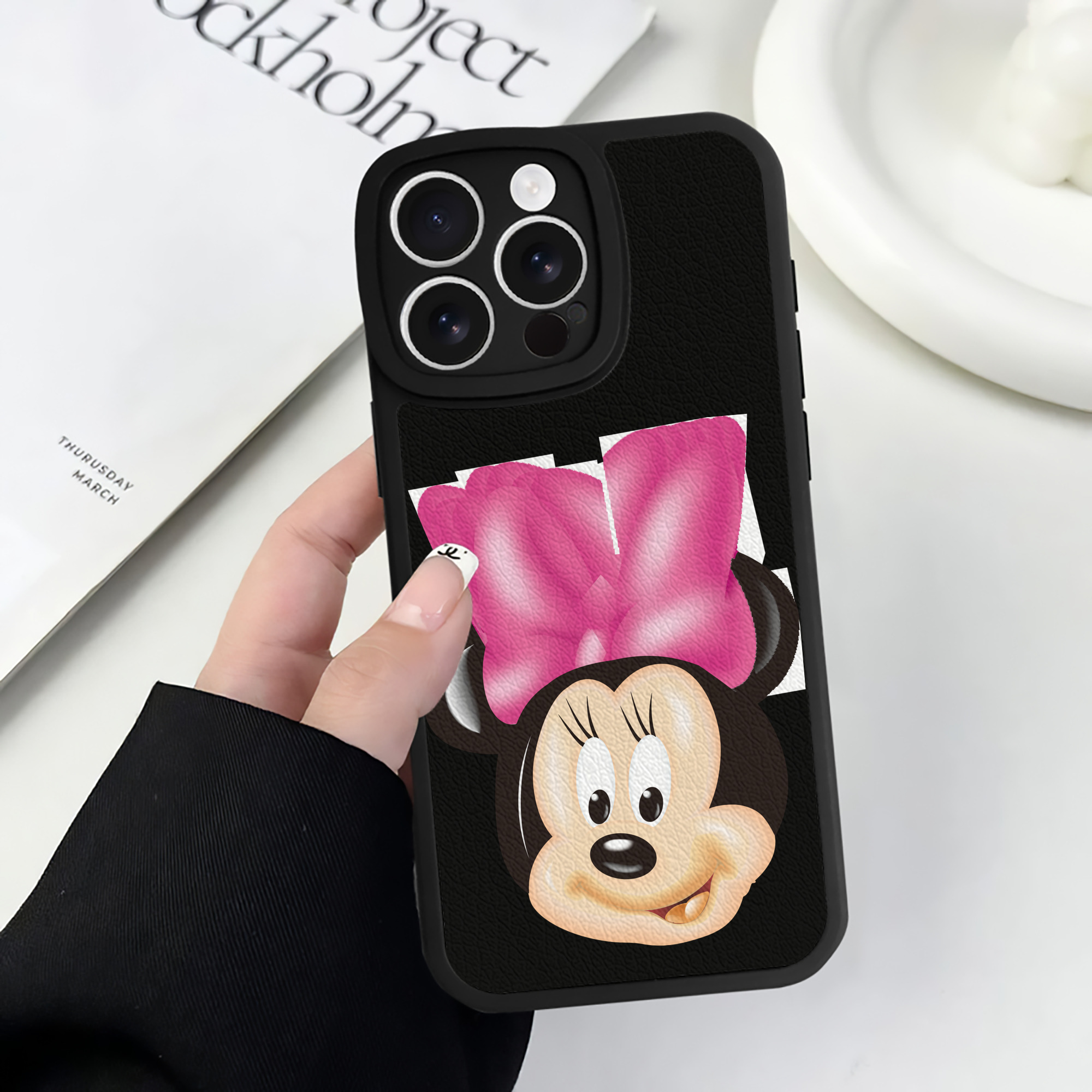 （画像用） ミッキーマウス Mickey Mouse 【iPhone 16シリーズ対応】シリコンスマホケース（レザー調） 材質：シリコン